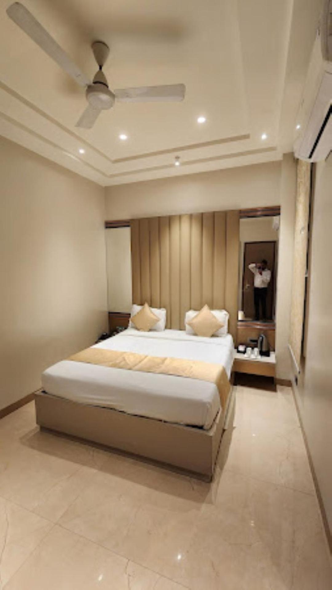 Red Orchid Hotel Kanpur Exterior photo